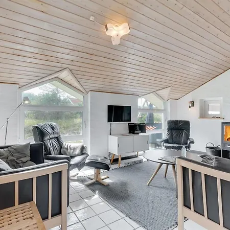 Hariet - 600m From The Sea By Interhome